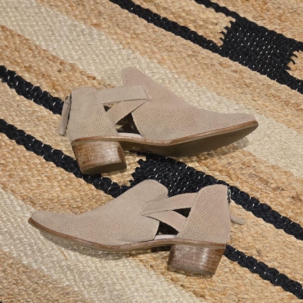 Dolce Vita Taupe Ankle Booties, Back Zip, VGUC, Sz8, Casual Boho Coachella Vibes